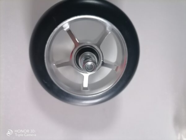 Колесо каучук 100мм Elva